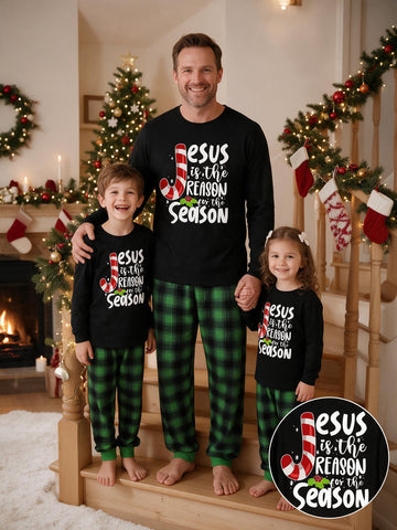 Family Matching Christmas Pajamas Set Jesus Is The Reason For The Season Candy Cane Letter Print Black Long Sleeve Top & Green Plaid Pants Relax Cuff Design Matching Sleepwear For Faith Family Holiday Gathering