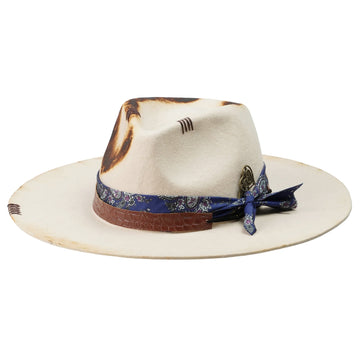 Bold Felt Hat – Minimal Silhouette, Retro-Inspired Hardware