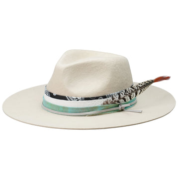 Elegant Off-White Hat: Custom Band, Ornate Feather