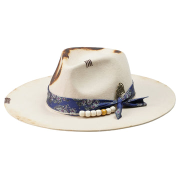 Artistic Felt Hat – Minimal Form, Detailed Hardware