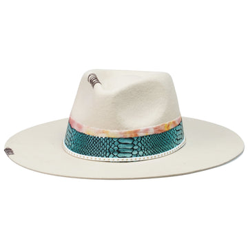 Elegant Off-White Hat – Stitched, Dyed, Luxe Trim